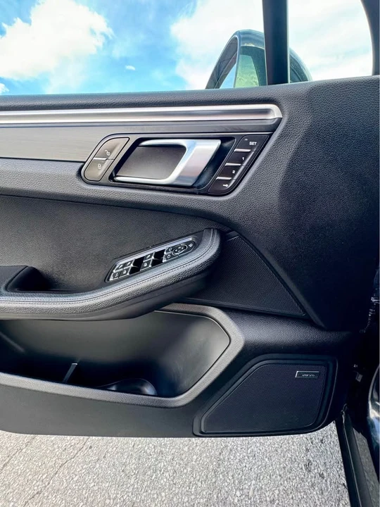 2018 Porsche Macan - Image 10 of 15