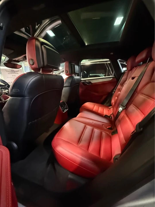 2018 Porsche Macan - Image 7 of 9