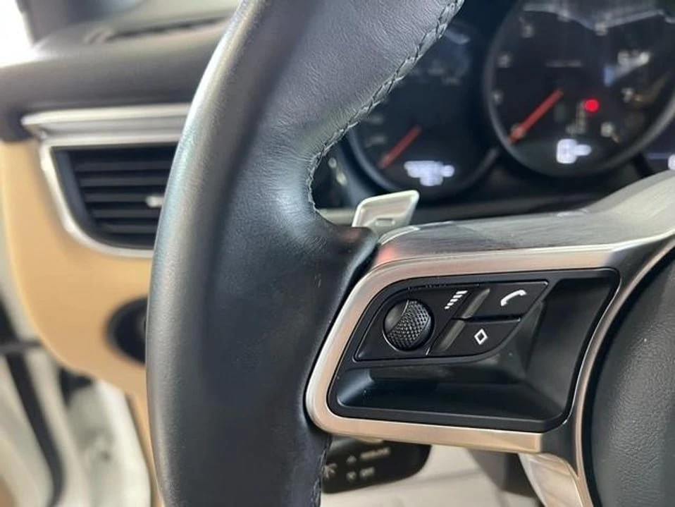 2018 Porsche Macan - Image 16 of 20