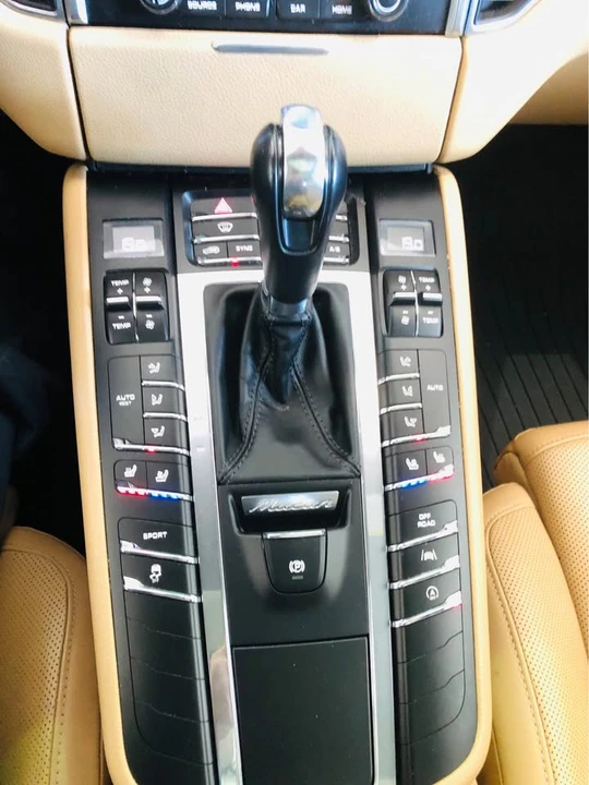 2018 Porsche Macan - Image 16 of 20