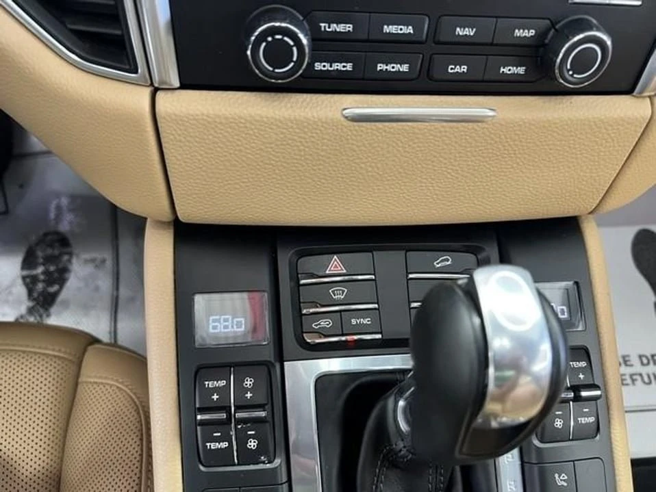 2018 Porsche Macan - Image 18 of 20