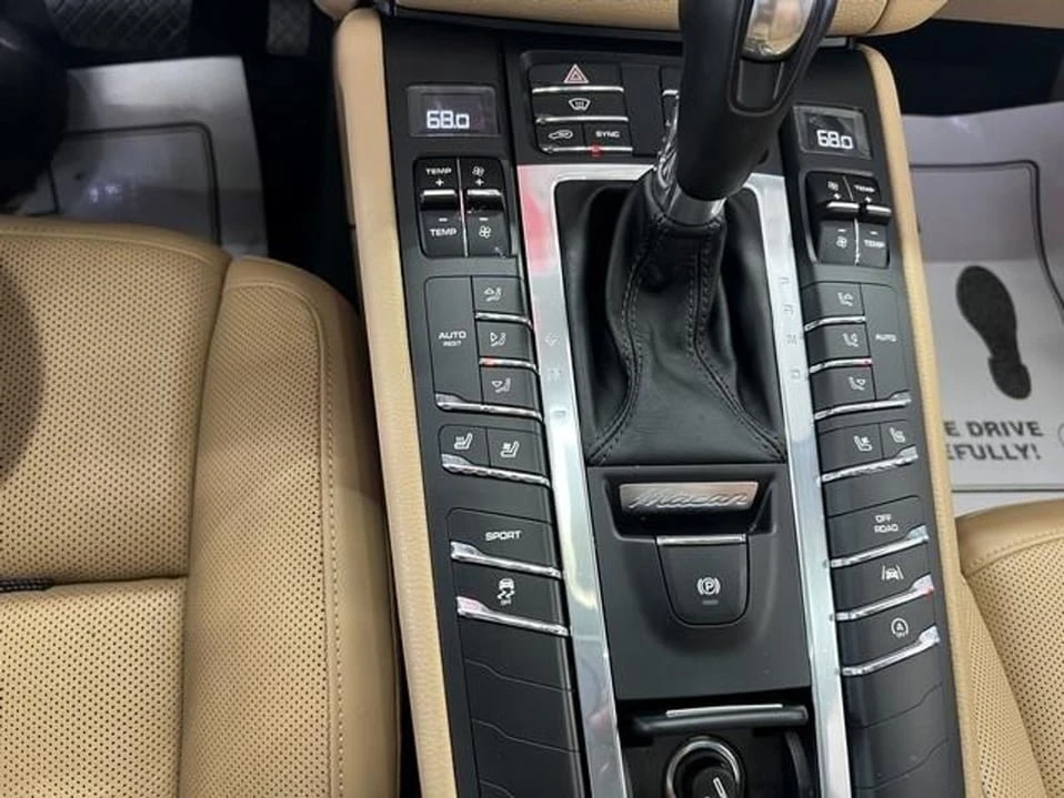 2018 Porsche Macan - Image 19 of 20