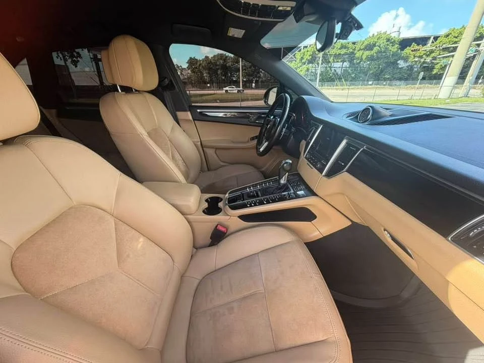 2018 Porsche Macan - Image 17 of 18