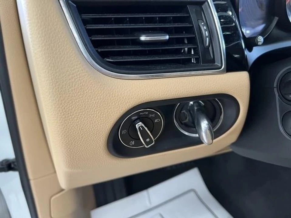 2018 Porsche Macan - Image 12 of 20