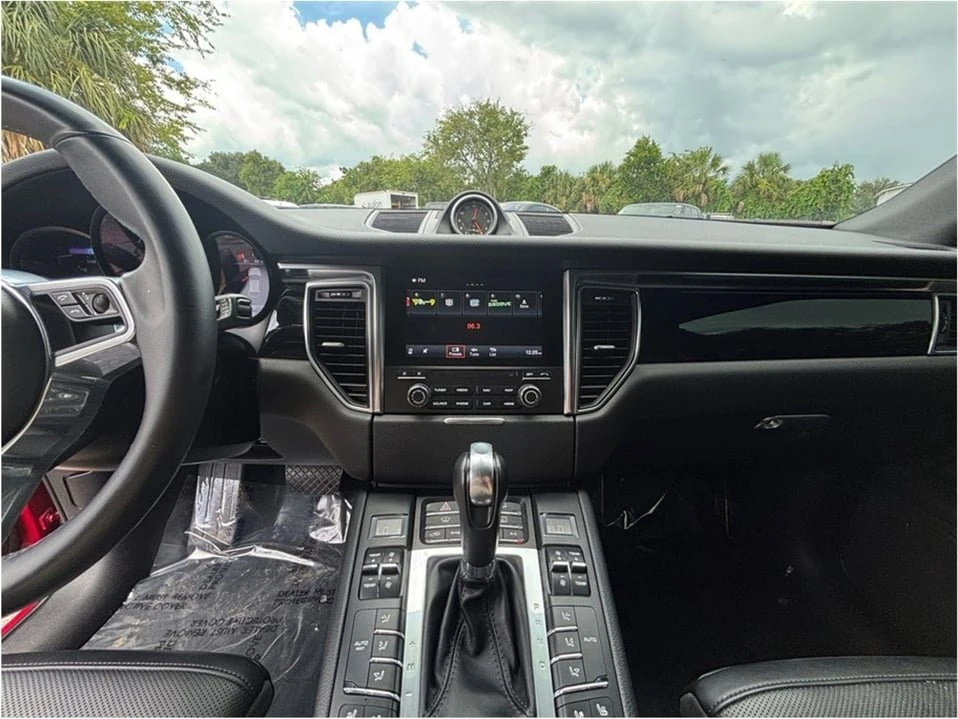 2018 Porsche Macan - Image 11 of 20