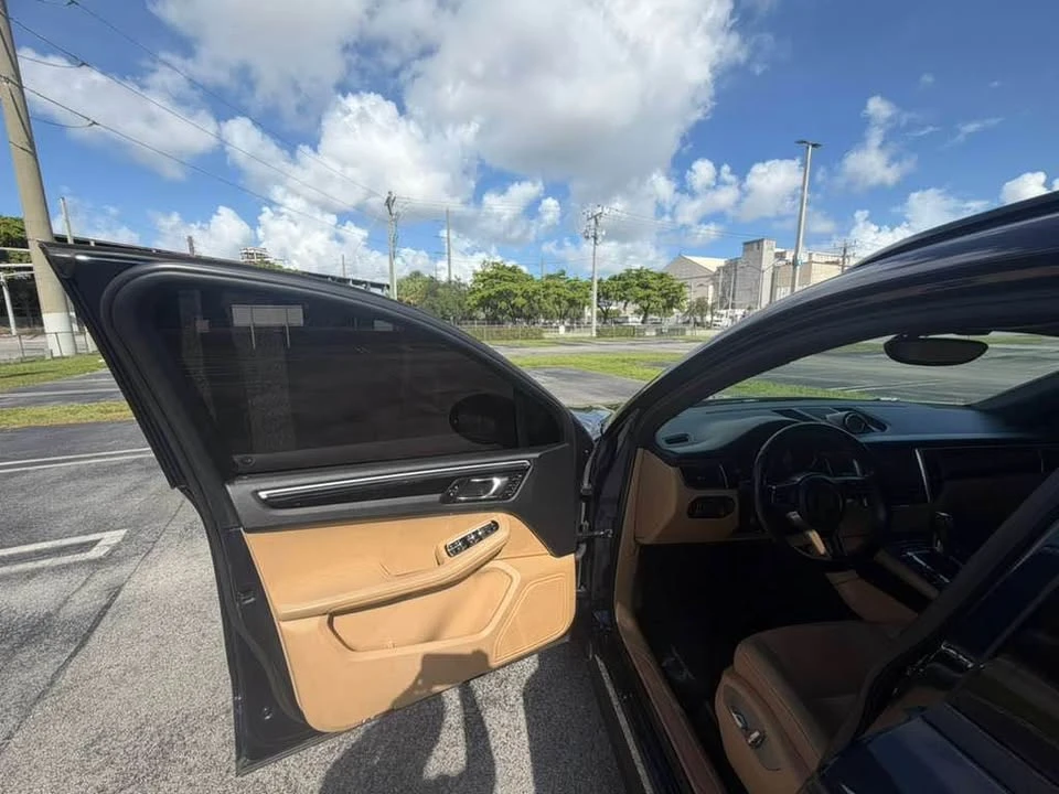 2018 Porsche Macan - Image 9 of 18
