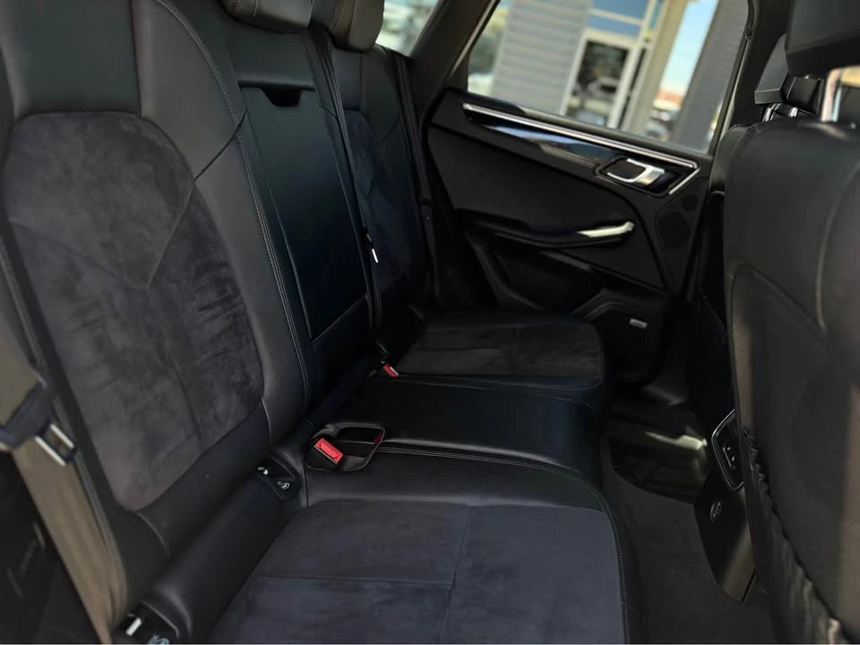 2018 Porsche Macan - Image 12 of 15