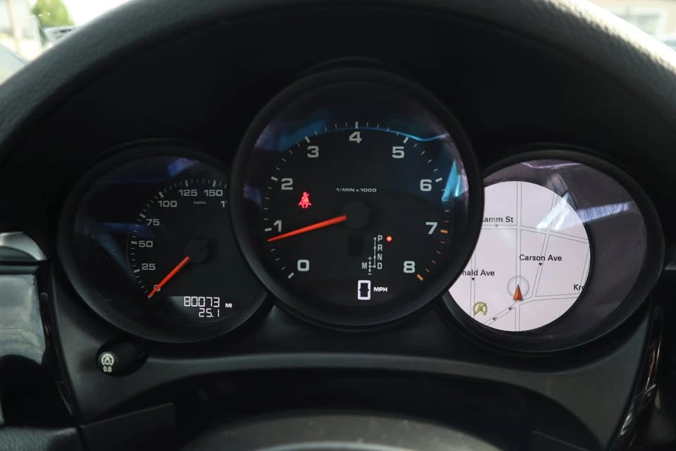 2018 Porsche Macan - Image 16 of 20