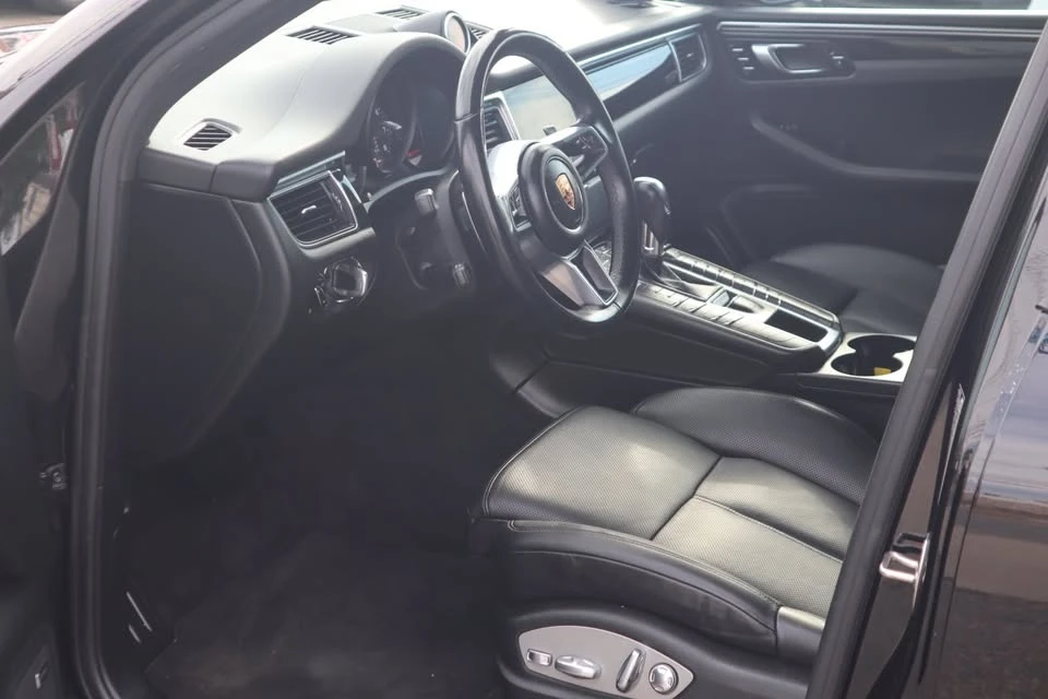 2018 Porsche Macan - Image 13 of 20
