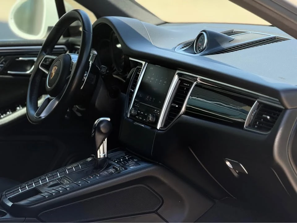 2018 Porsche Macan - Image 9 of 15