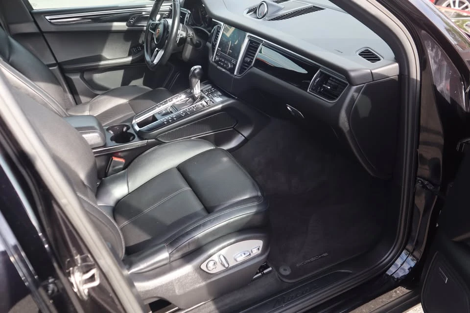 2018 Porsche Macan - Image 10 of 20