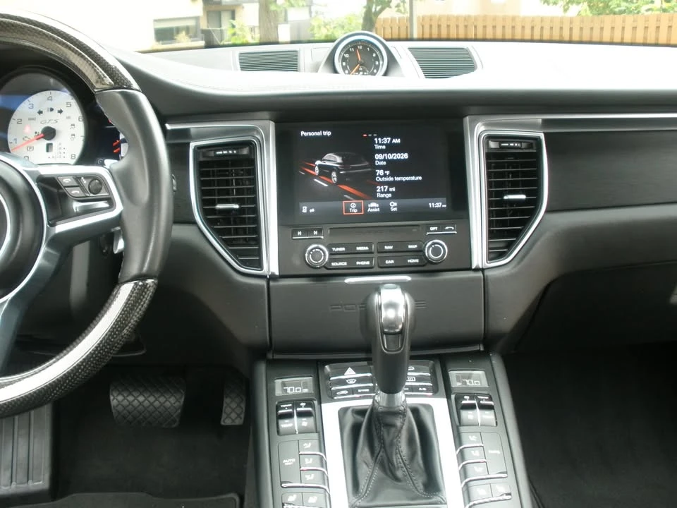 2018 Porsche Macan - Image 16 of 20