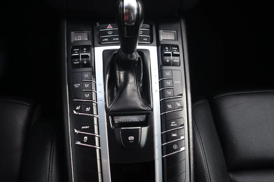 2018 Porsche Macan - Image 17 of 20