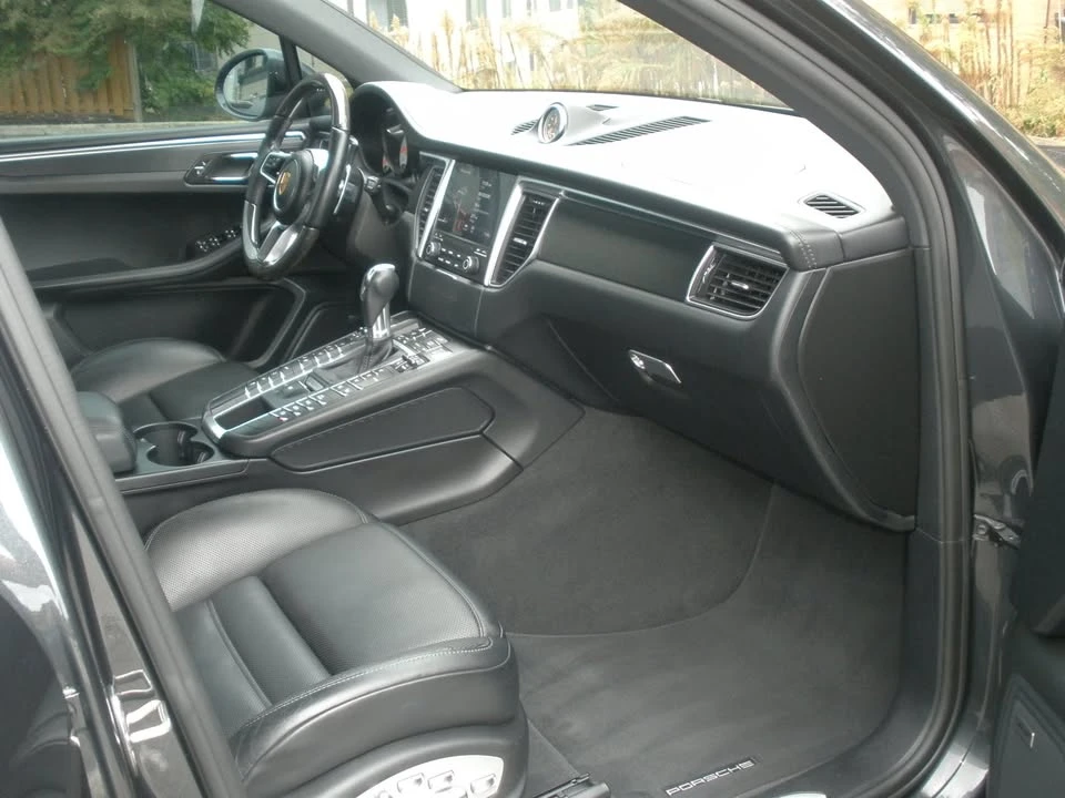 2018 Porsche Macan - Image 15 of 20