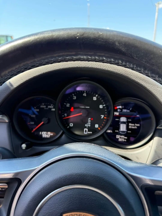 2018 Porsche Macan - Image 14 of 18