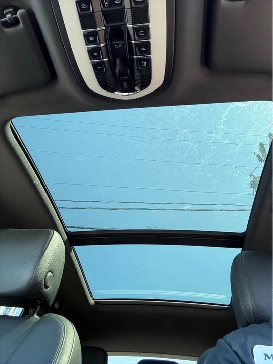2018 Porsche Macan - Image 16 of 18