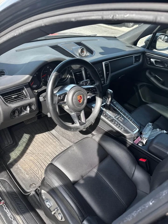 2018 Porsche Macan - Image 7 of 10