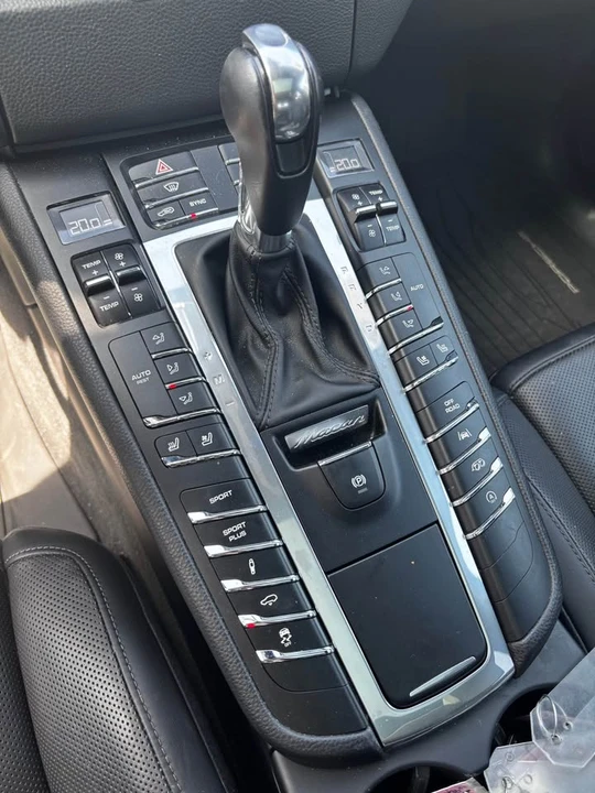 2018 Porsche Macan - Image 8 of 10