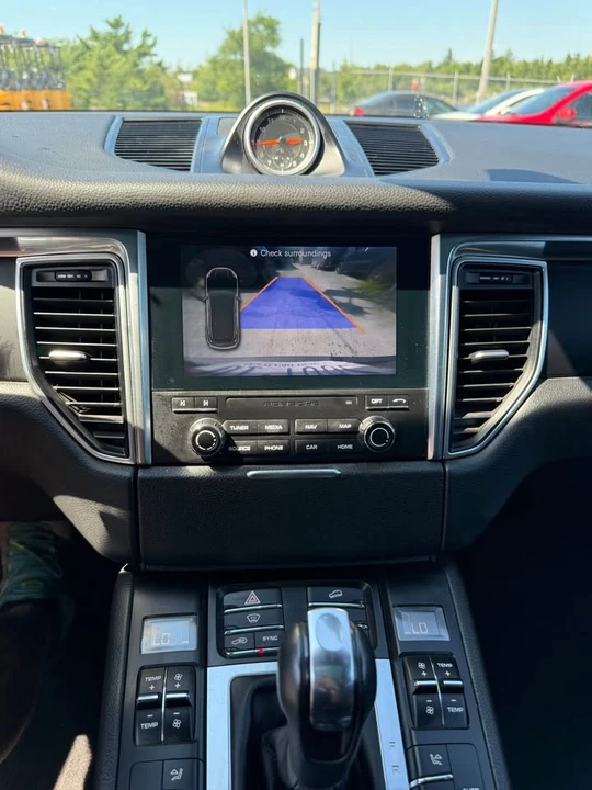 2018 Porsche Macan - Image 12 of 18
