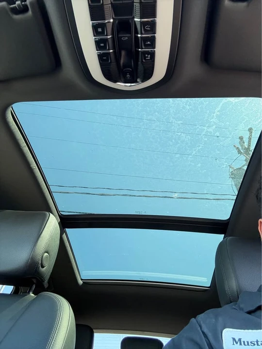 2018 Porsche Macan - Image 17 of 18