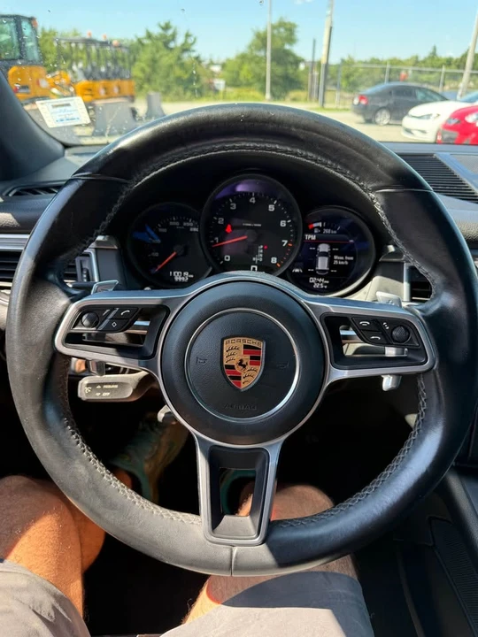 2018 Porsche Macan - Image 13 of 18