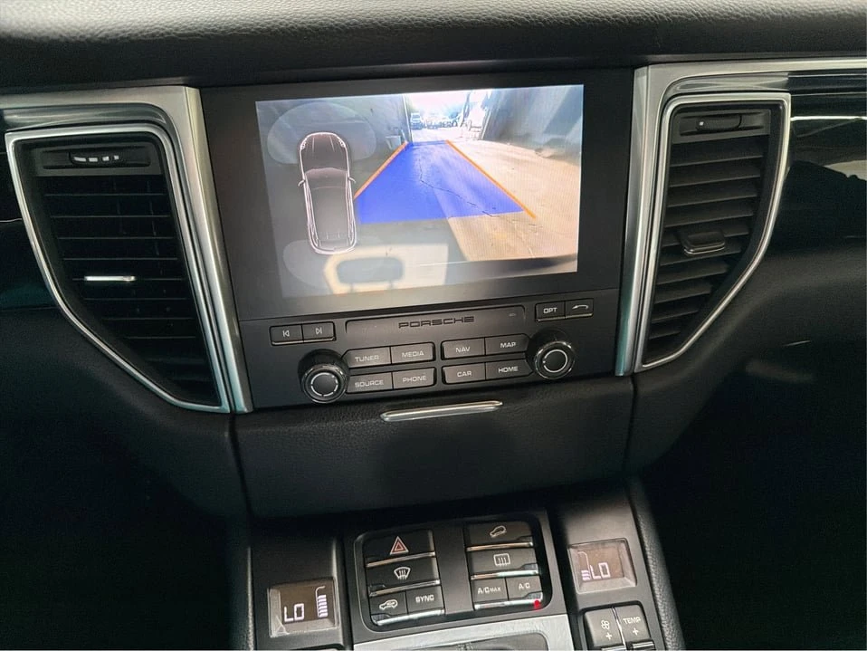2018 Porsche Macan - Image 18 of 20