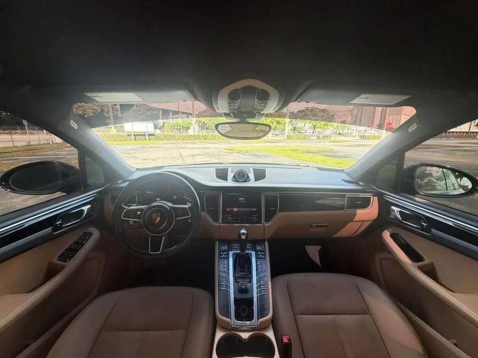 2018 Porsche Macan - Image 12 of 18