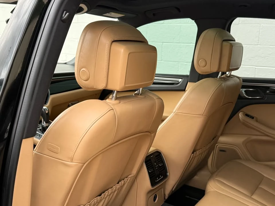 2018 Porsche Macan - Image 19 of 20