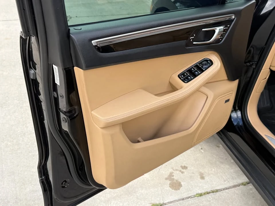 2018 Porsche Macan - Image 17 of 20