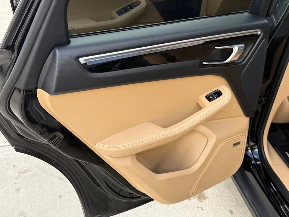 2018 Porsche Macan - Image 18 of 20