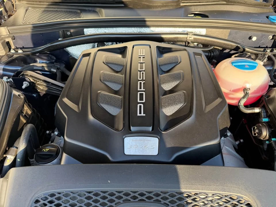 2018 Porsche Macan - Image 11 of 20