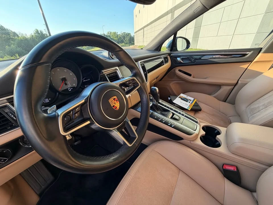 2018 Porsche Macan - Image 13 of 20