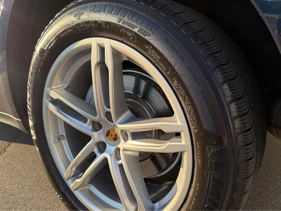 2018 Porsche Macan - Image 19 of 20
