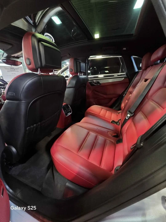 2018 Porsche Macan - Image 8 of 10