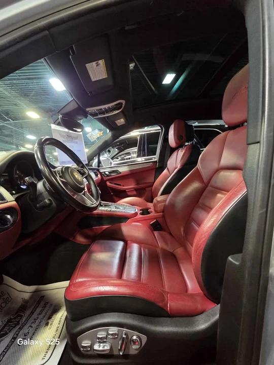 2018 Porsche Macan - Image 6 of 10