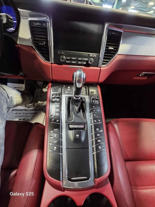 2018 Porsche Macan - Image 7 of 10