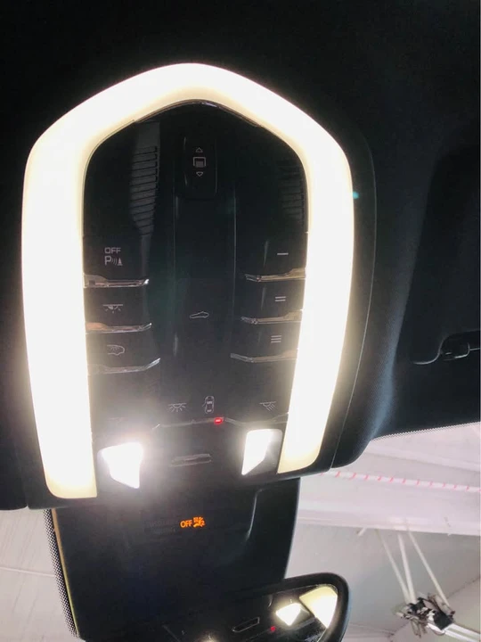 2018 Porsche Macan - Image 15 of 20