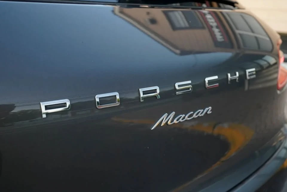 2018 Porsche Macan - Image 12 of 20
