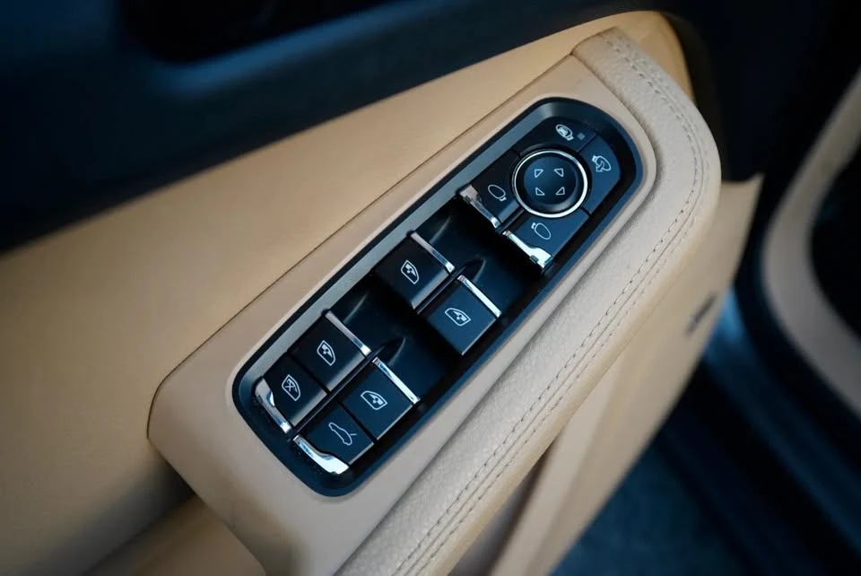 2018 Porsche Macan - Image 19 of 20