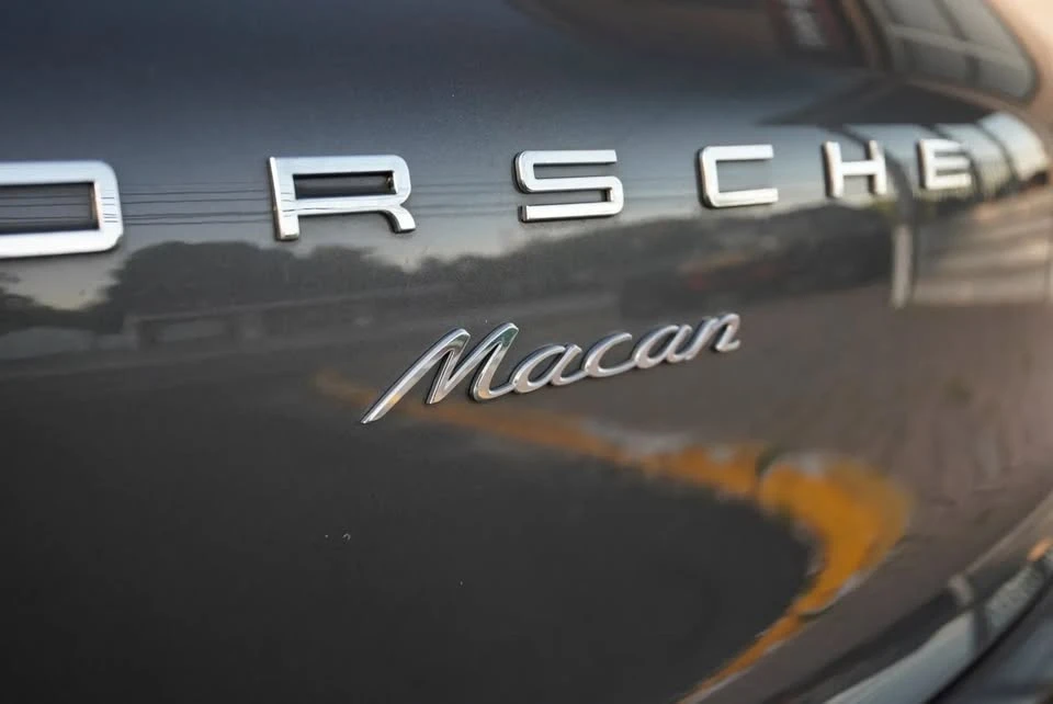 2018 Porsche Macan - Image 11 of 20