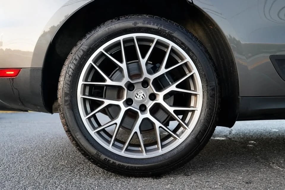 2018 Porsche Macan - Image 15 of 20