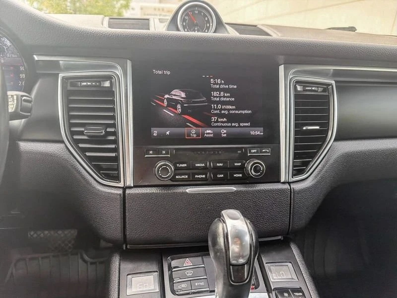 2018 Porsche Macan - Image 12 of 19
