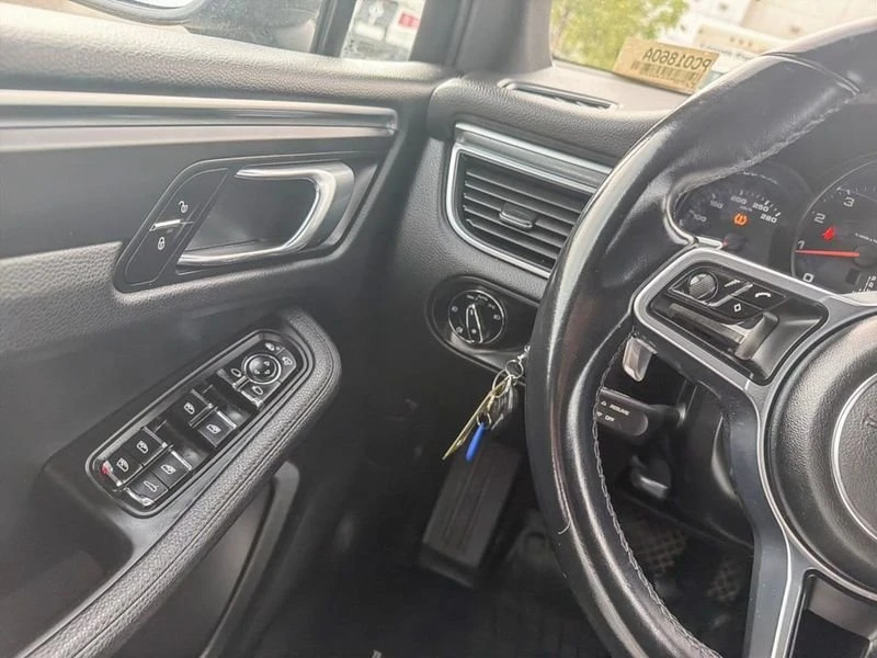 2018 Porsche Macan - Image 10 of 19
