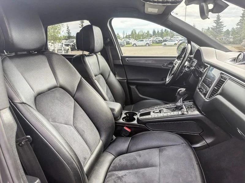2018 Porsche Macan - Image 15 of 19
