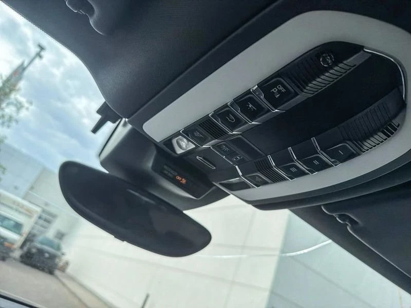 2018 Porsche Macan - Image 14 of 19