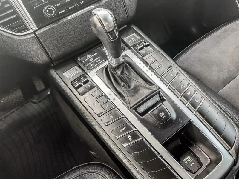 2018 Porsche Macan - Image 11 of 19