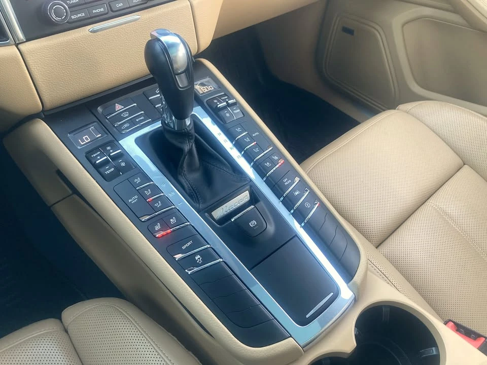 2018 Porsche Macan S - Image 10 of 18