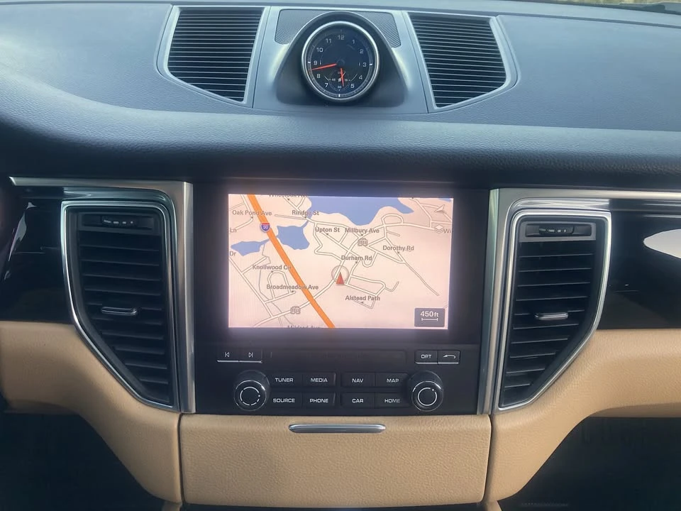 2018 Porsche Macan S - Image 11 of 18