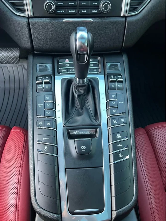 2018 Porsche Macan S - Image 13 of 17
