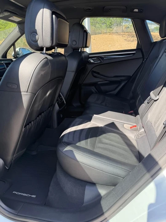 2018 Porsche Macan S - Image 9 of 12